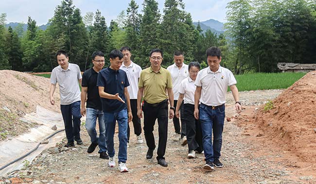迈贝特深入永春县曲斗村，开展党建村企联建